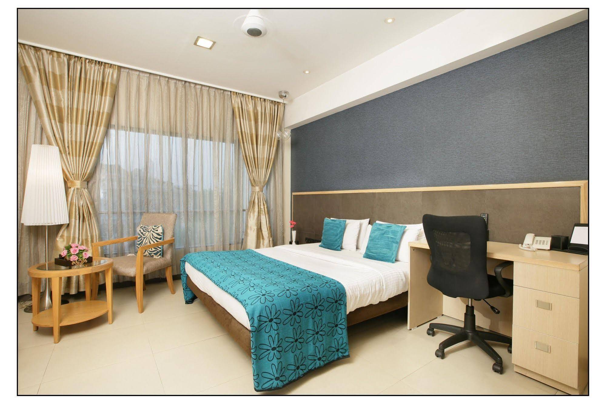 The Sirona Hotel Pune Ngoại thất bức ảnh