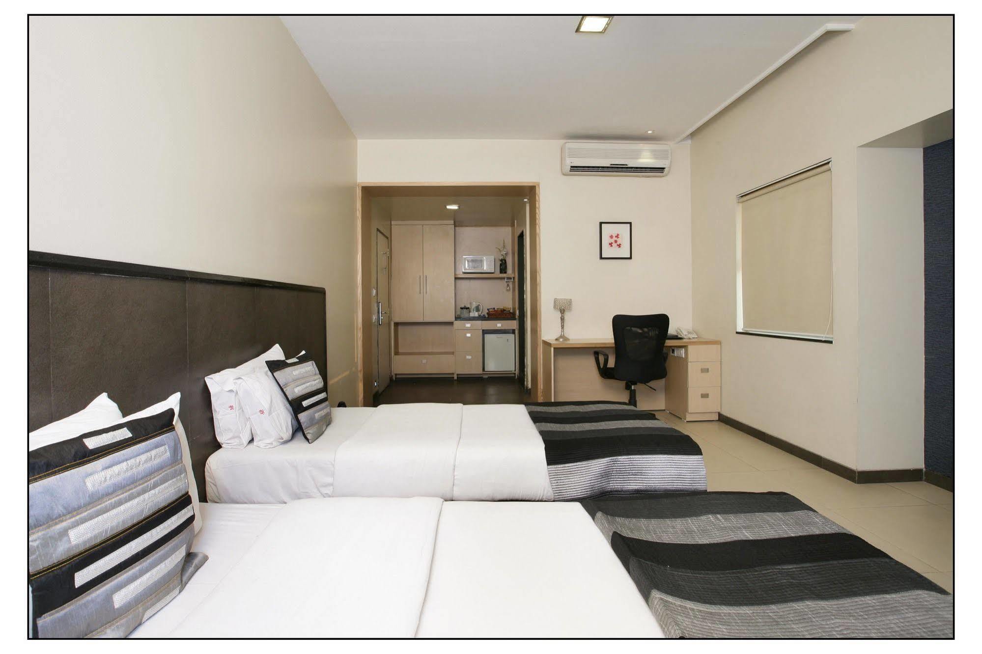 The Sirona Hotel Pune Ngoại thất bức ảnh