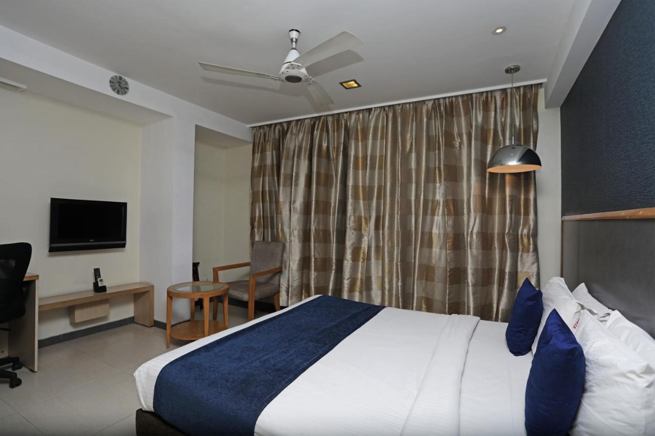 The Sirona Hotel Pune Ngoại thất bức ảnh